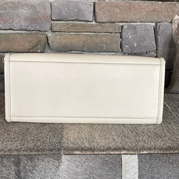 FENDI Sunshine Medium White Leather Shopper - Picture 12 of 16